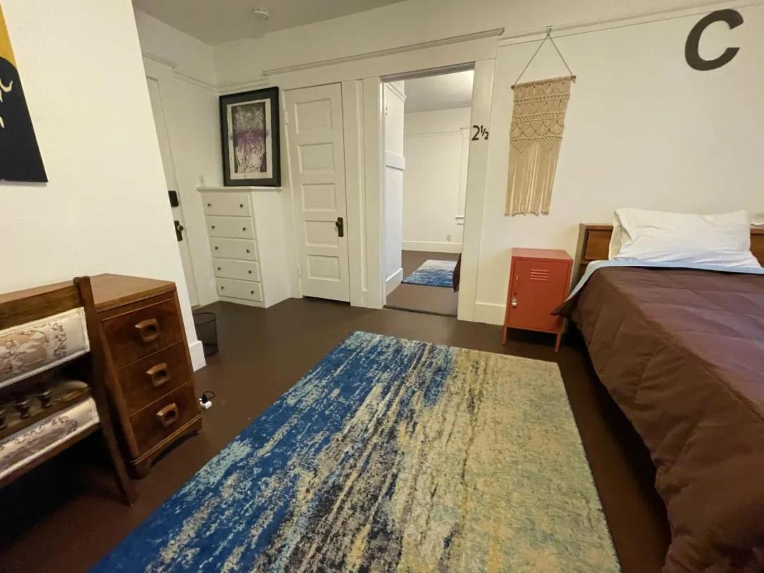 The Good Manor Hostel Fresno Room photo