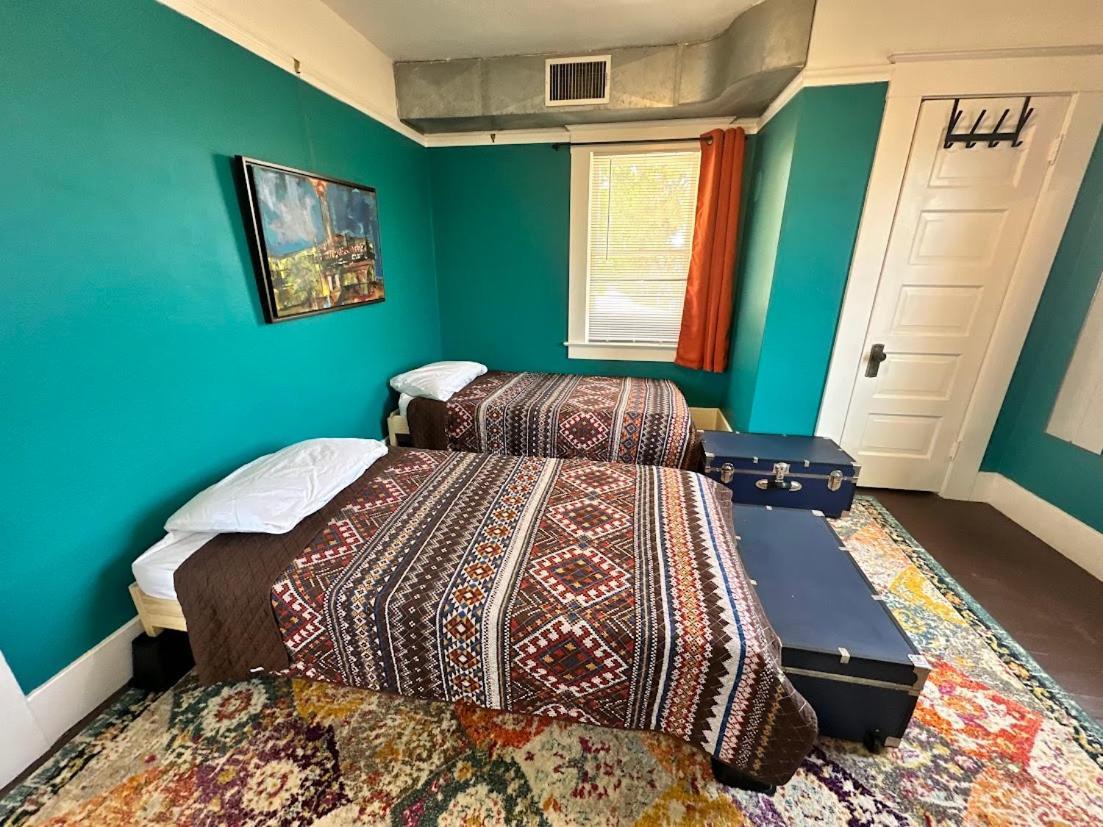 The Good Manor Hostel Fresno Exterior photo