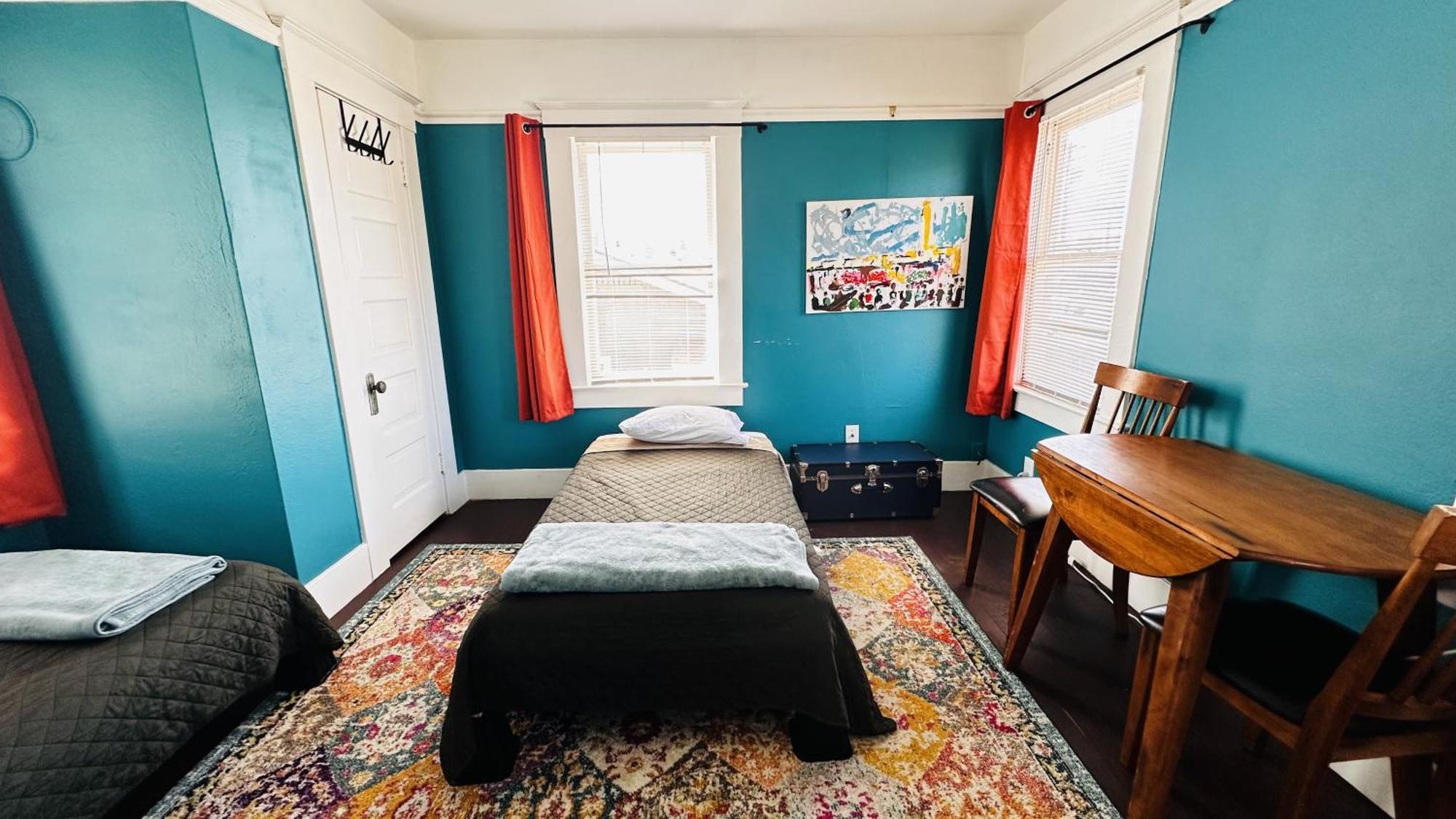 The Good Manor Hostel Fresno Exterior photo